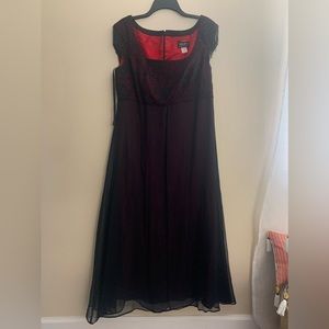 Formal Dress, Faviana in 14w, black and red, one owner.